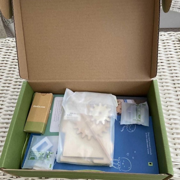 New Montessori Kiwi Co Panda Crate Ultra Violet Light Kit - Picture 1 of 1